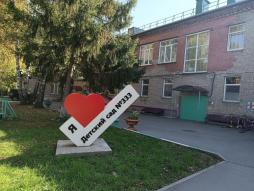 Центральный вход в здание